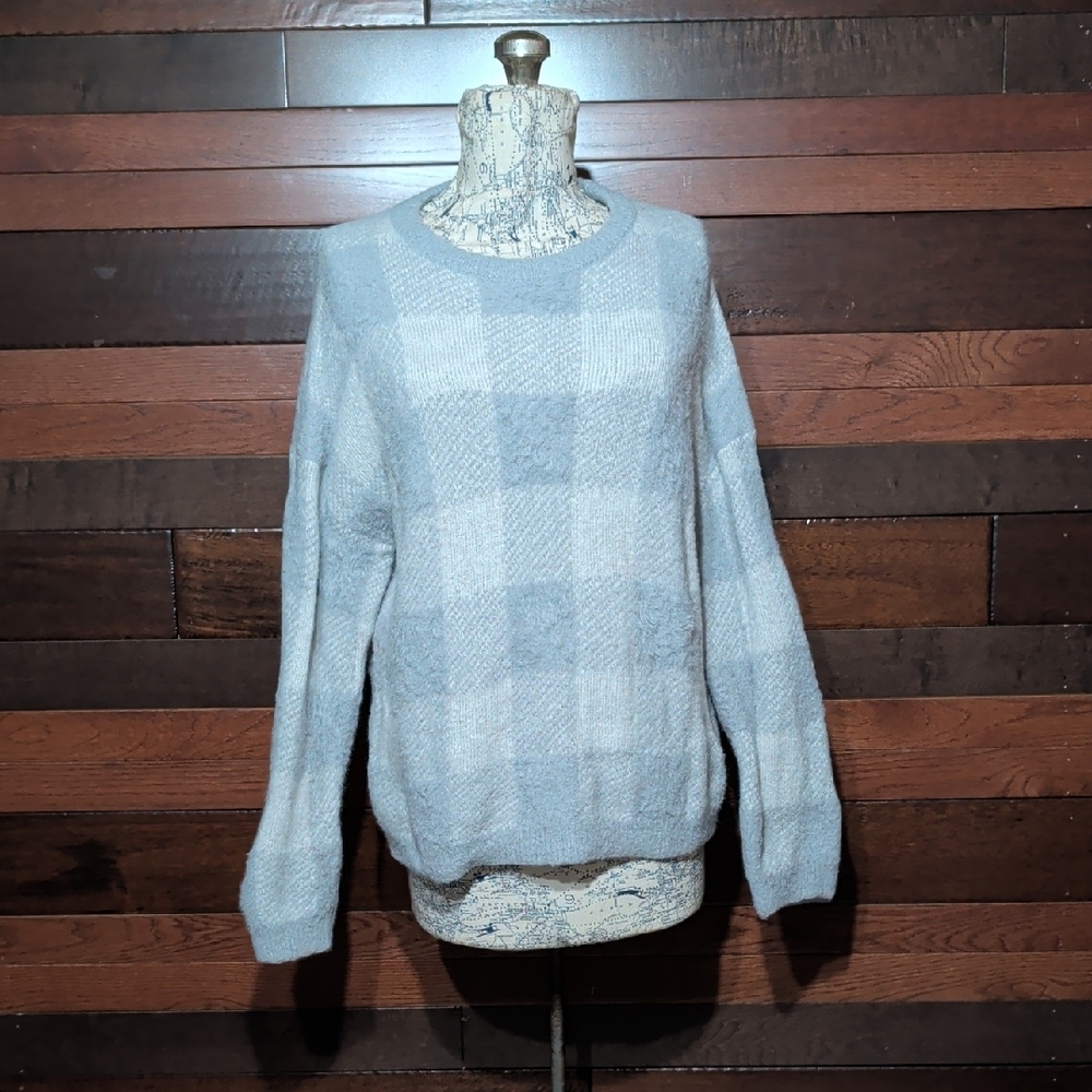 Time and Tru Light Gray Chunky Fuzzy Sweater